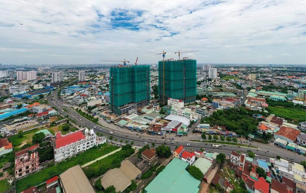 Đầu tư bất động sản vào phân khúc căn hộ chung cư vẫn “lên ngôi” bất chấp dịch Covid-19 diễn ra căng thẳng.